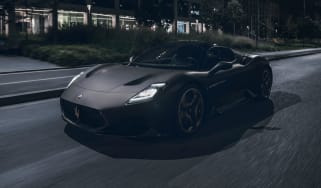 Maserati MC20 Notte - front tracking